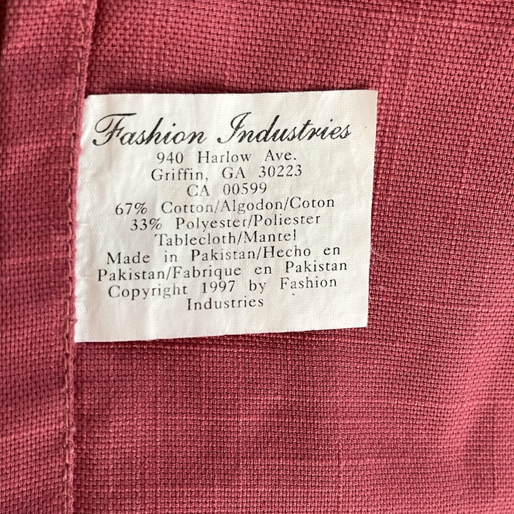 Rectangular Mauve Tablecloth - Picture 6 of 7